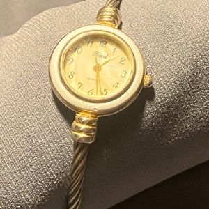 VINTAGE PEARL BRACELET TIMEPIECE